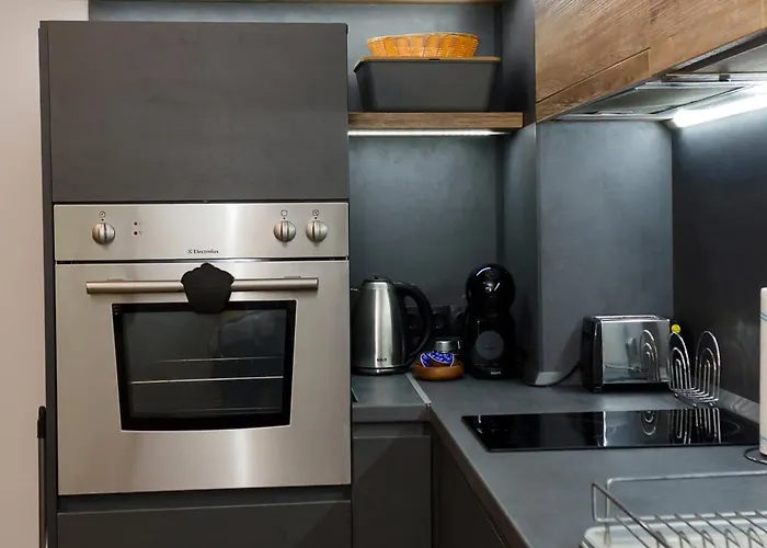 Modern Comfort In With Workspace By Flat Mаnаger 바르나