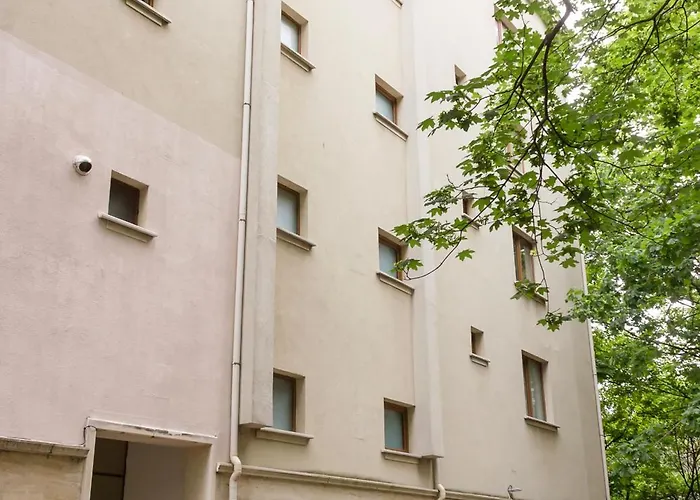 Modern Comfort In With Workspace By Flat Mаnаger 아파트 바르나